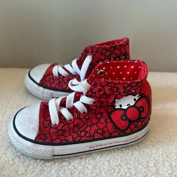 Hello Kitty Converse girls size 6 EUC - Picture 1 of 4